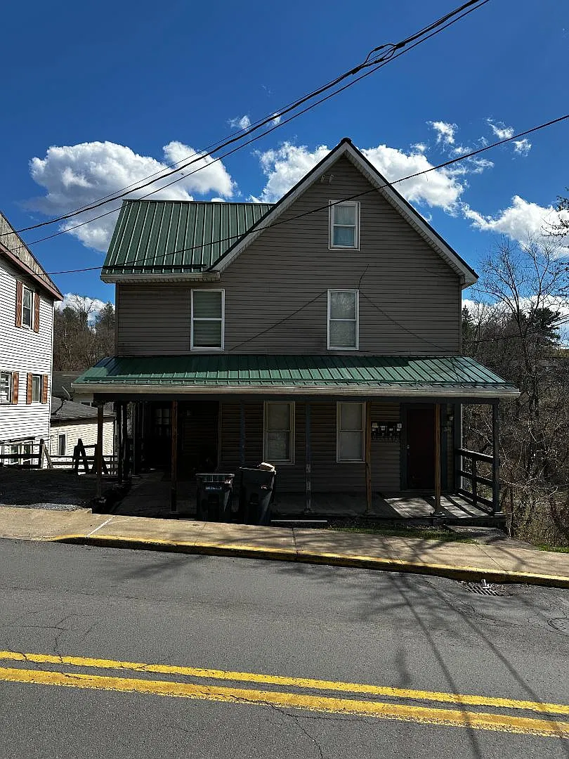 320 Stewart Street - Unit B — Photo 4