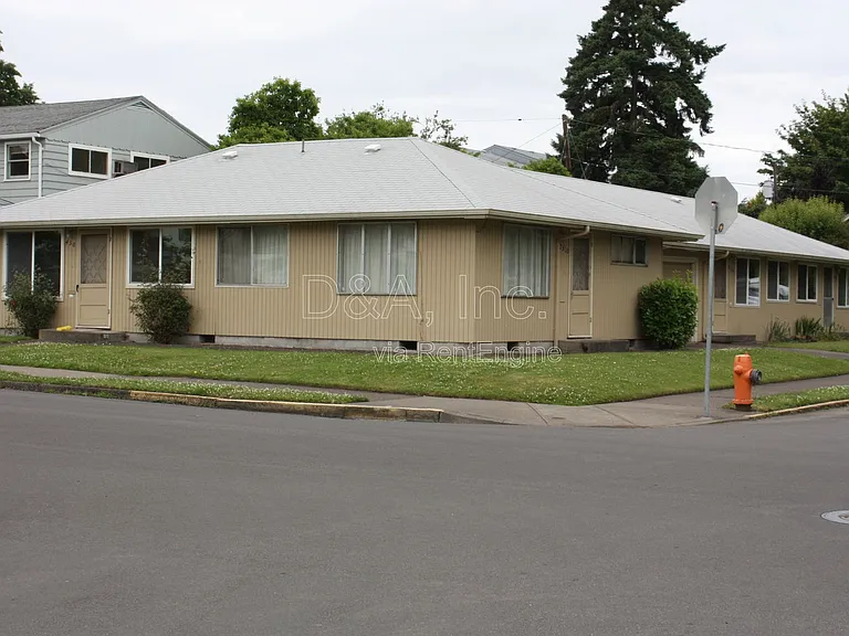 2520 NW Tyler Ave — Photo 9