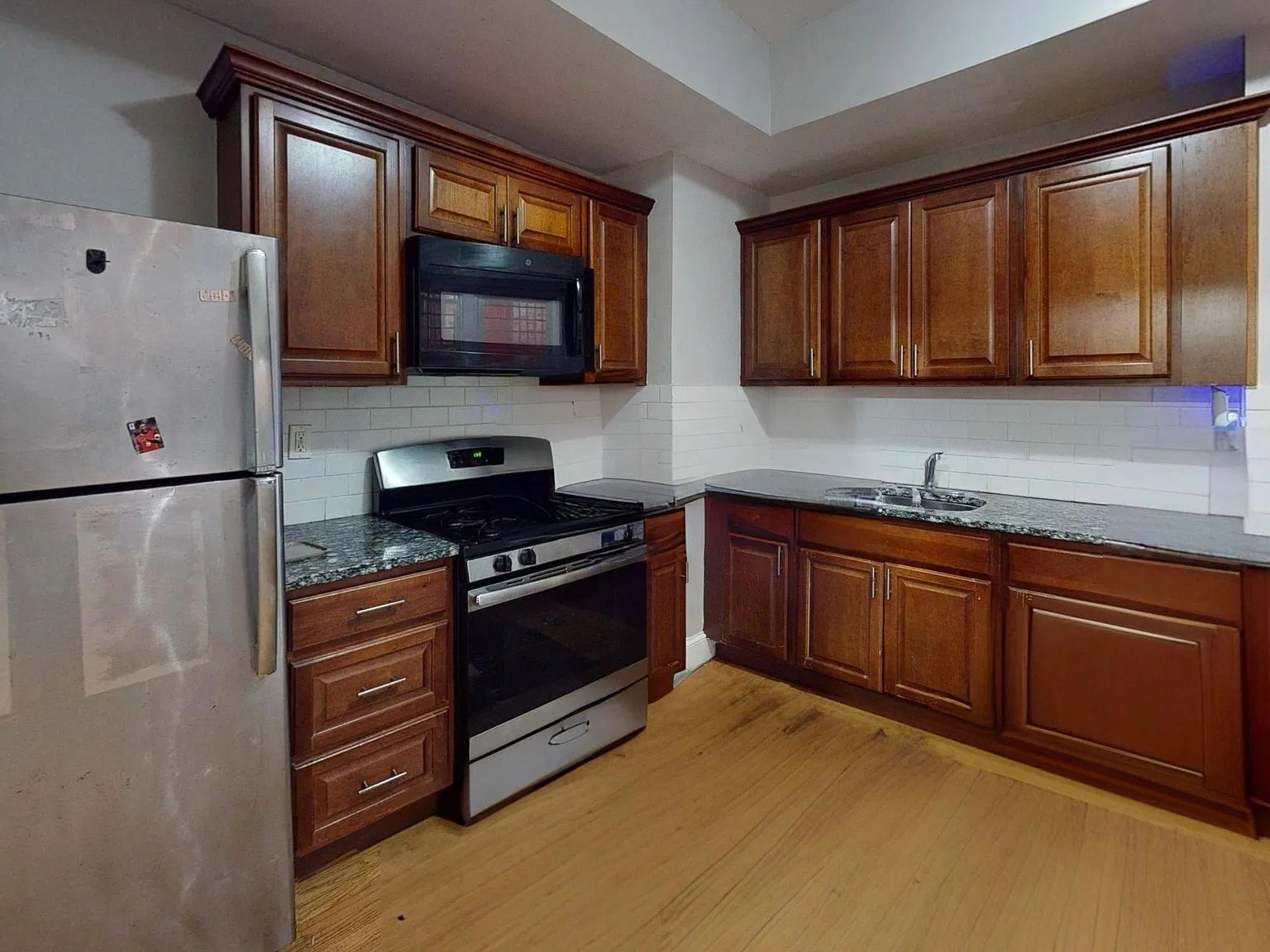 2 bed, 1.0 bath, 950 sqft, $2,750 — Photo 2