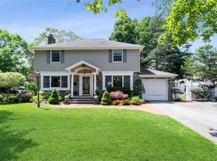 1430 Surrey Ln, Rockville Centre, NY 11570