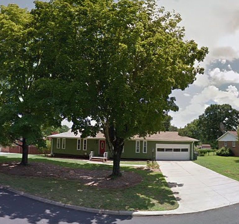 1st image of 10 Elkhorn Dr