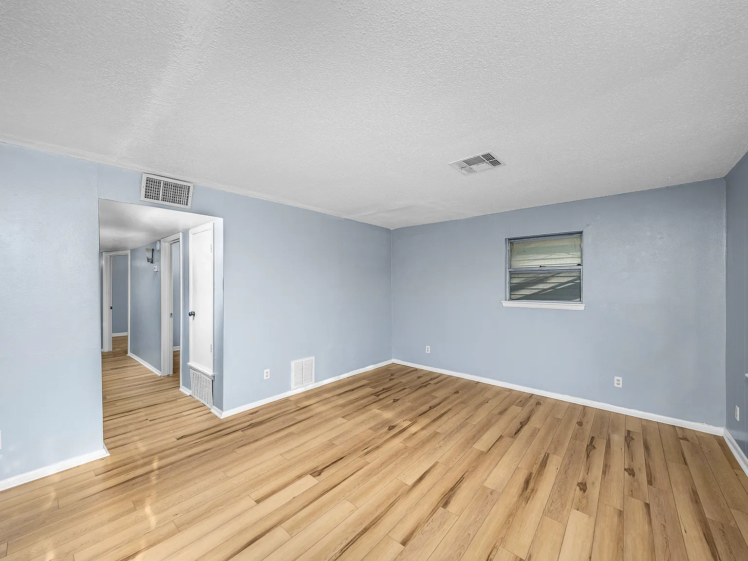 3015 NE Pioneer Blvd — Photo 4
