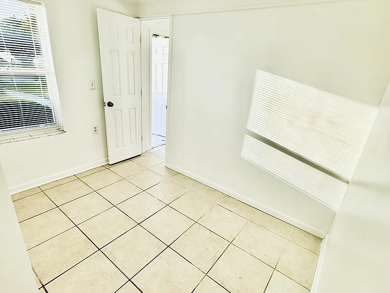 133 SW 11th Ave — Photo 12