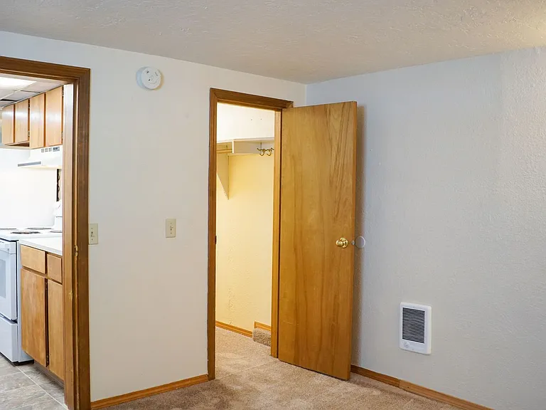 Great NW Location: Spacious 1 Bedroom Ready Soon! — Photo 2
