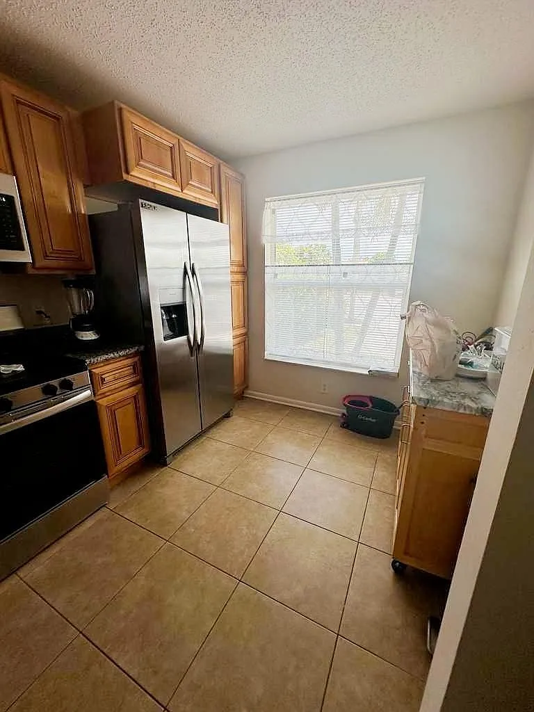2 bed, 1.0 bath, 994 sqft, $2,400 — Photo 4