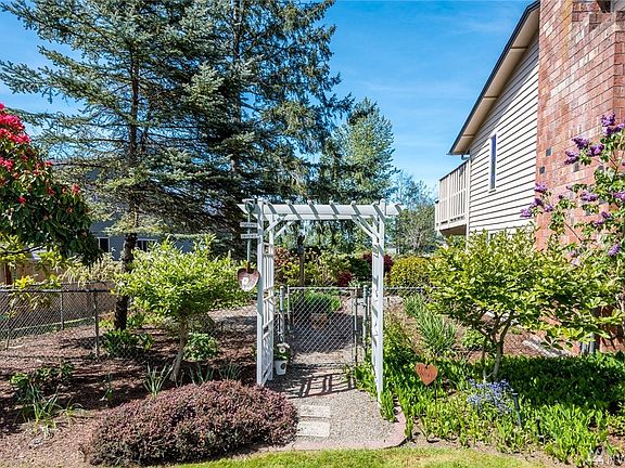 4th image of 3816 83rd Ave NE