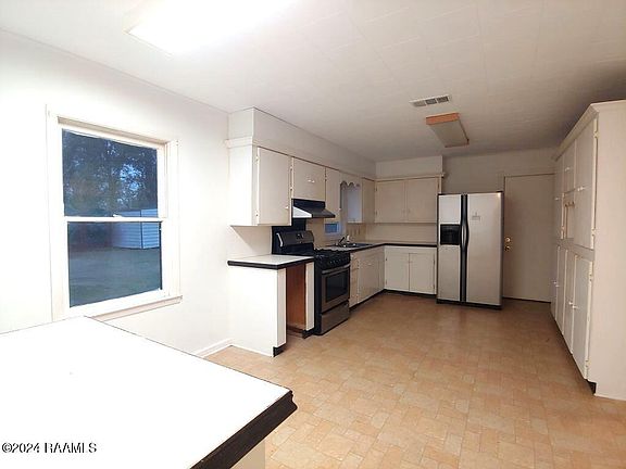 5th image of 922 E Nezpique St
