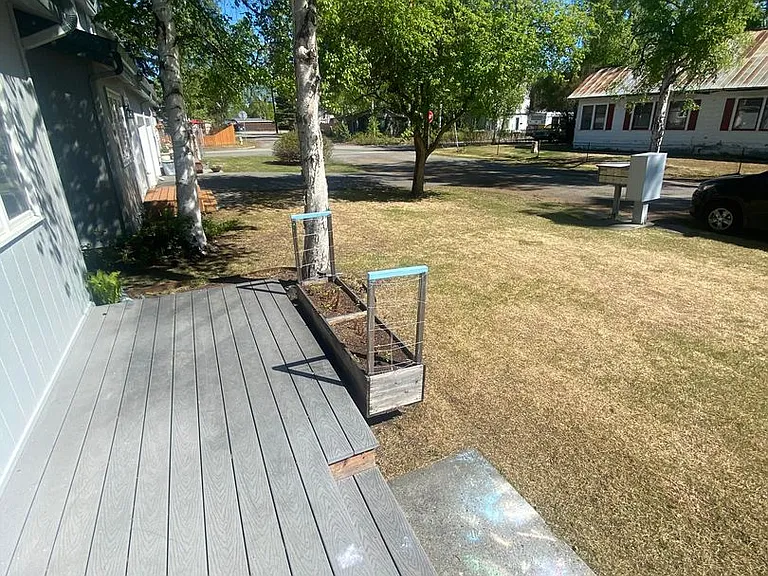 708 Perry St — Photo 16