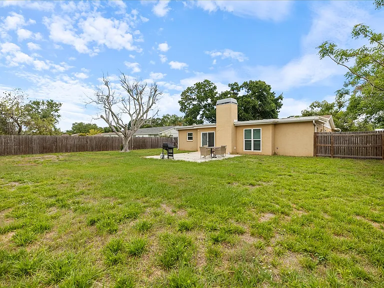 818 Plum Tree Ln — Photo 35