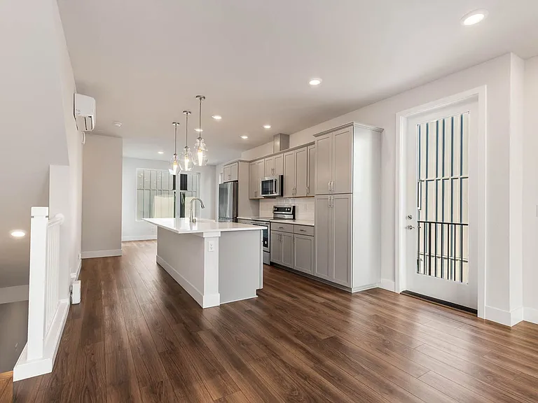 13335 Greenwood Ave N #D — Photo 10