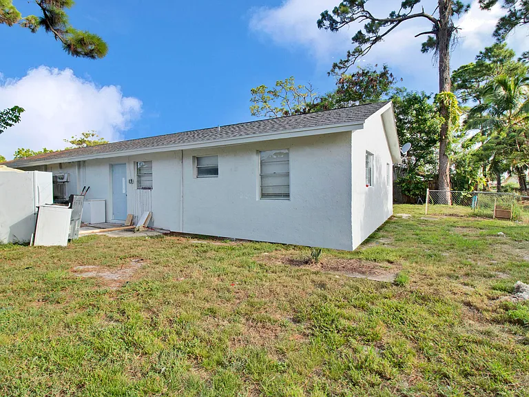 3040 Martin Ave — Photo 4