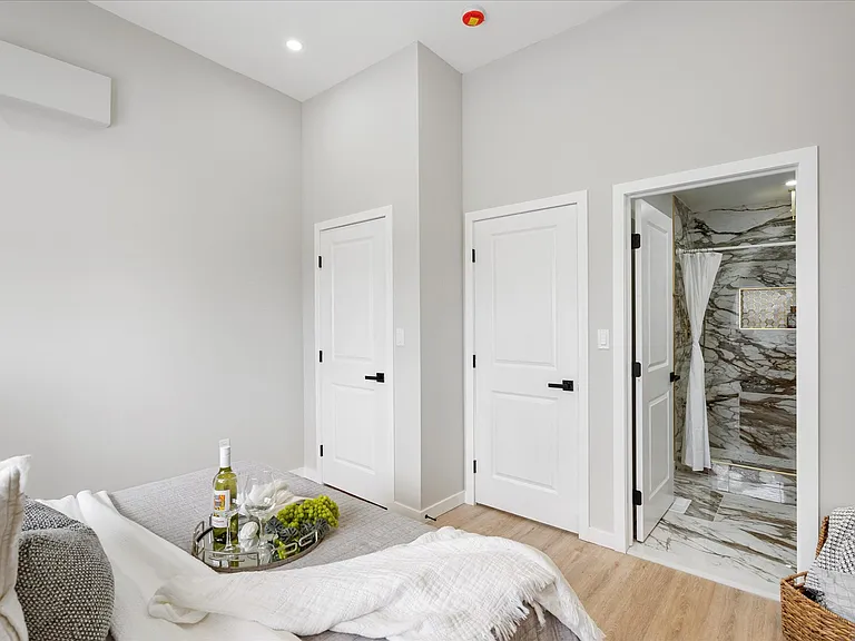 1500 E Lanvale St — Photo 11