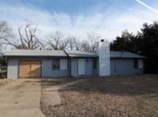 1704 E 8th St, Newton, KS 67114