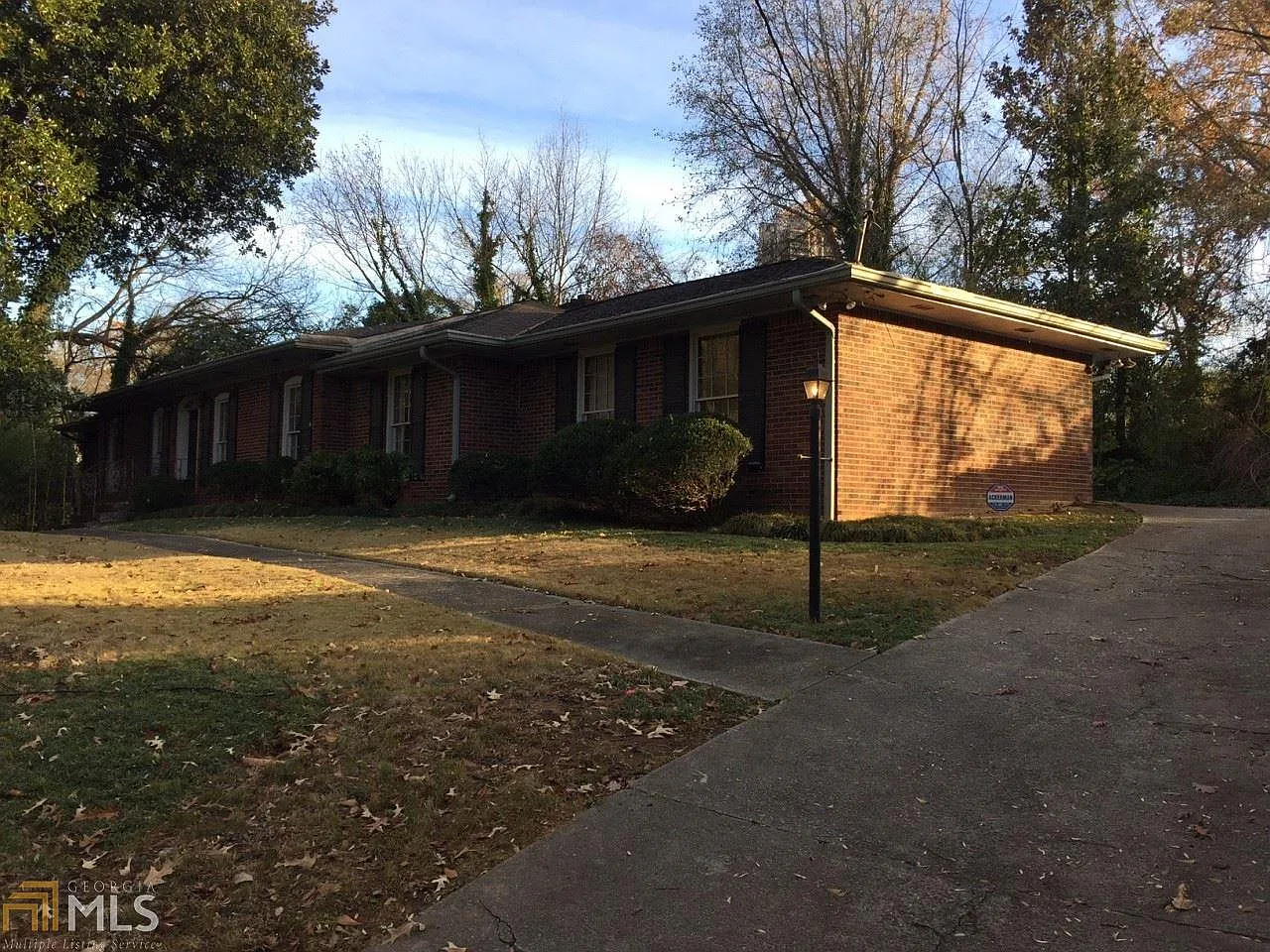 3885 N Stratford Rd NE photo 1