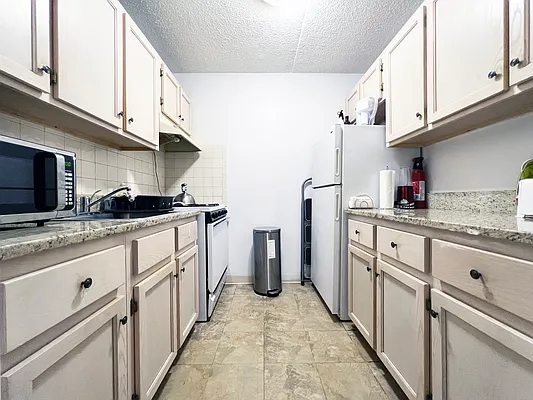 Rented by Bohemia Realty Group | media 4