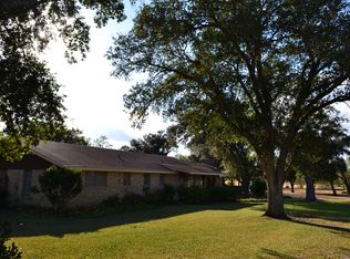 137 Crestview Rd, Yorktown, TX 78164