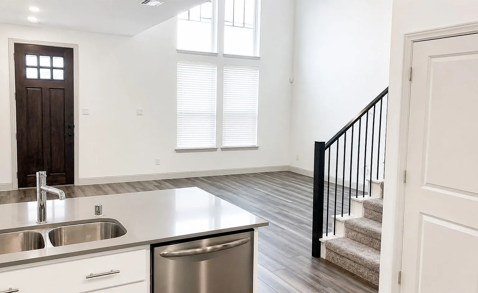 2 bed, 2.5 bath, 1761 sqft, $2,600 — Photo 4