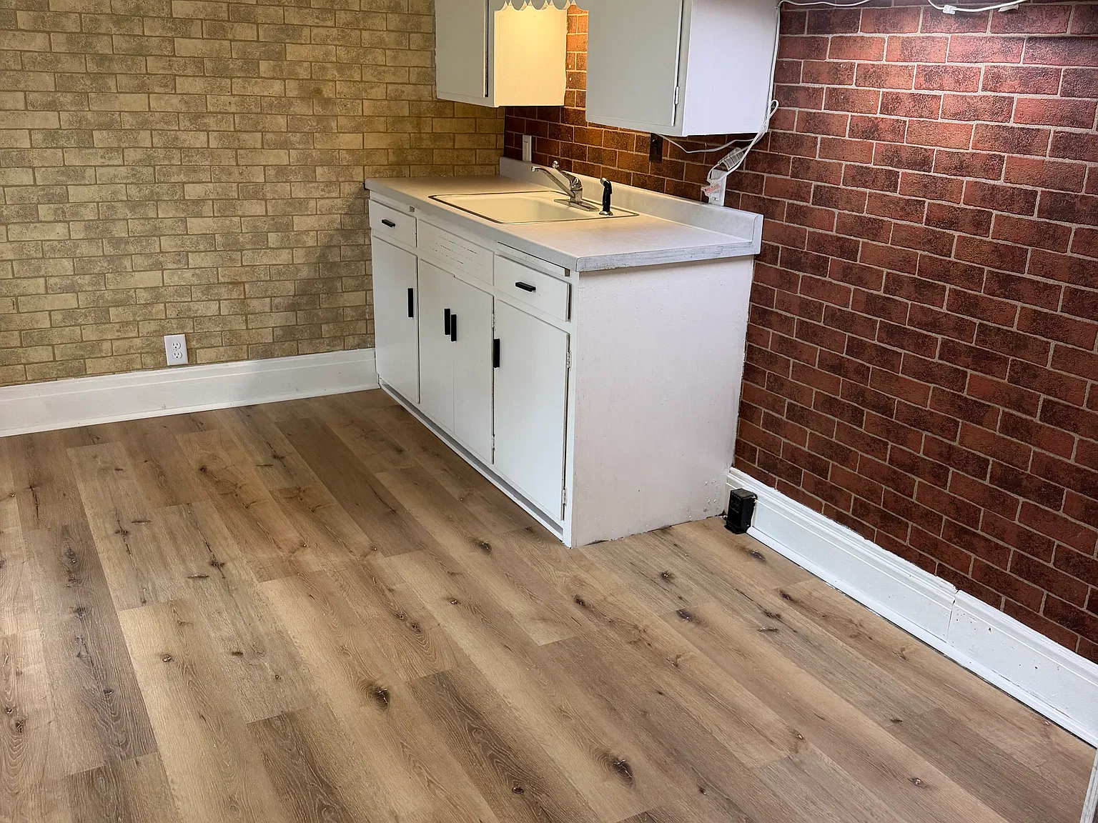 150 E Main St — Photo 3