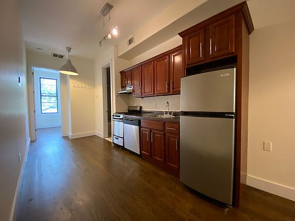 5th image of 171 Stanhope St APT 2R