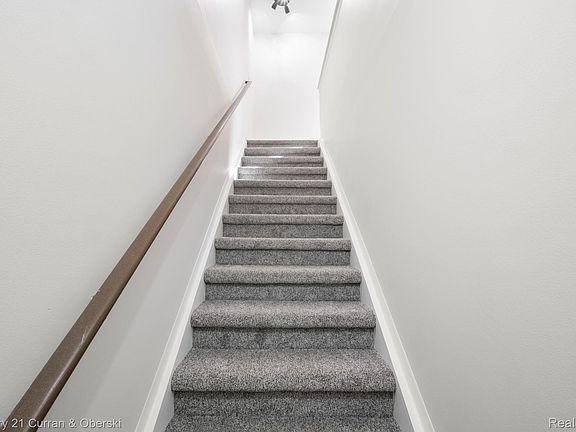 4th image of 346 Roe St