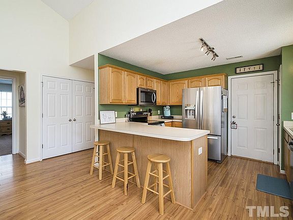 3rd image of 1115 Briarwood Dr