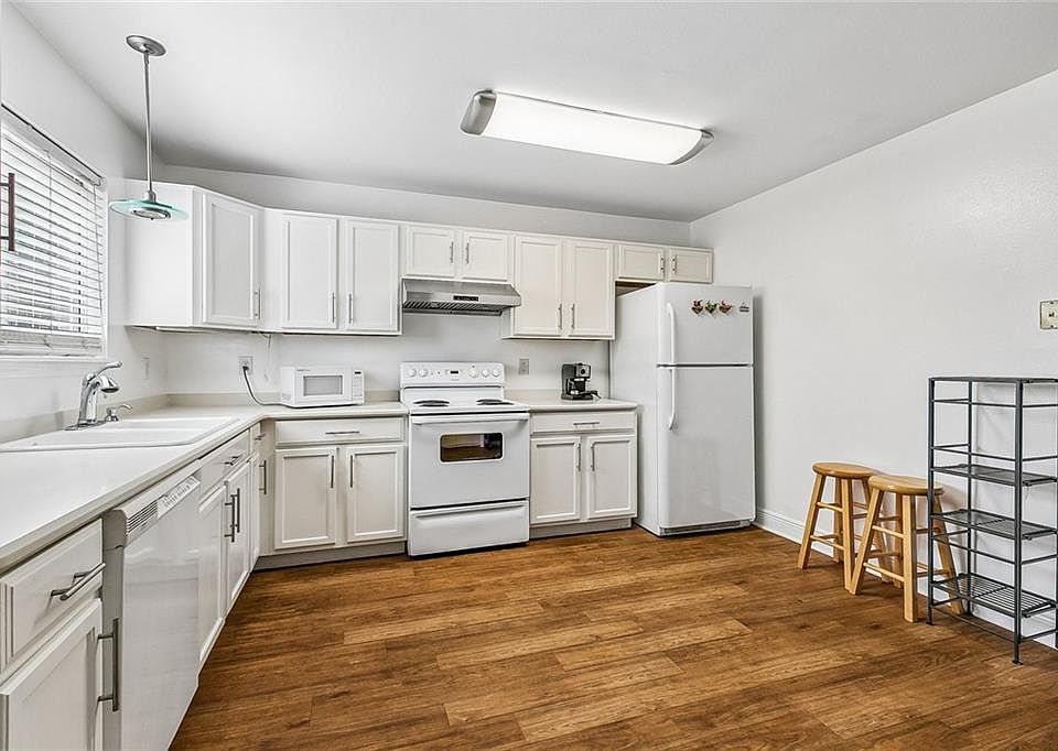 1st image of 509 Deckbar Ave