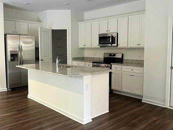 4th image of 705 Evergreen Rd