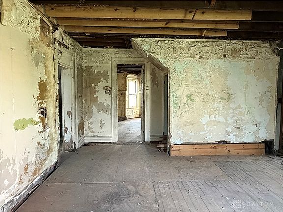 4th image of 221 Central Ave