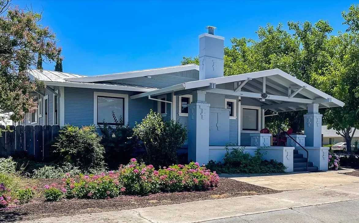3 bed, 2400 sqft, $2,000 — Photo 1