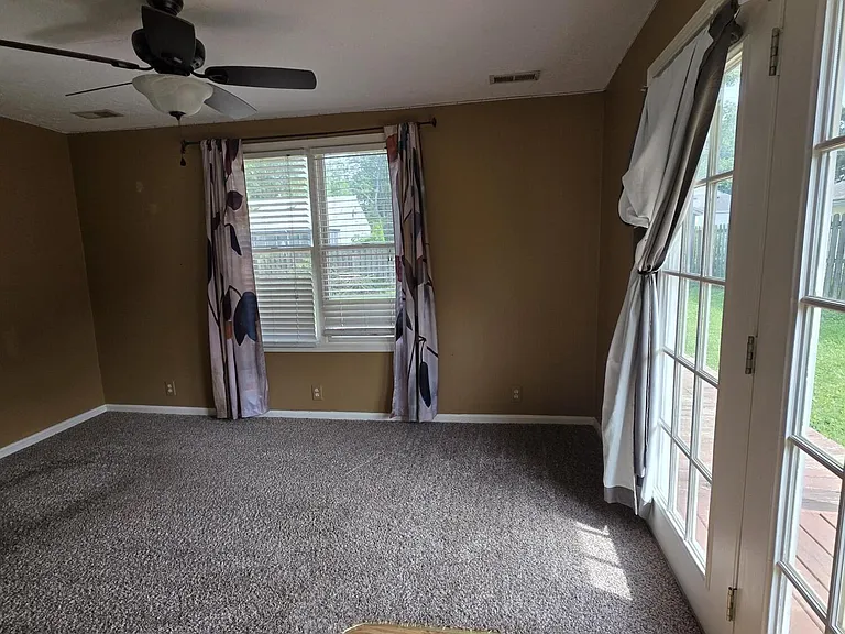 11907 Locust Rd — Photo 10