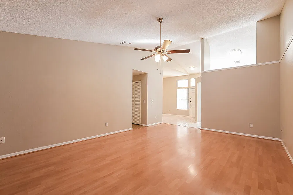 3 bed, 2.0 bath, 1400 sqft, $3,060 — Photo 4