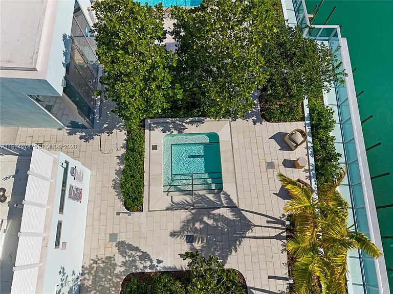 9221 E Bay Harbor Dr #210 — Photo 31