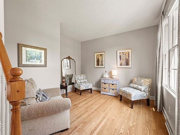 4th image of 209 Greenwood Dr