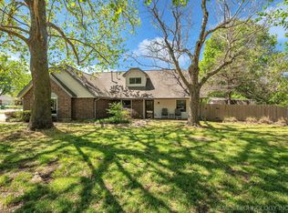 7998 Pensacola Dr, Broken Arrow, OK 74014