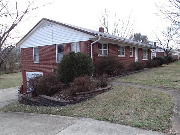 4th image of 832 Meadowood Dr NE