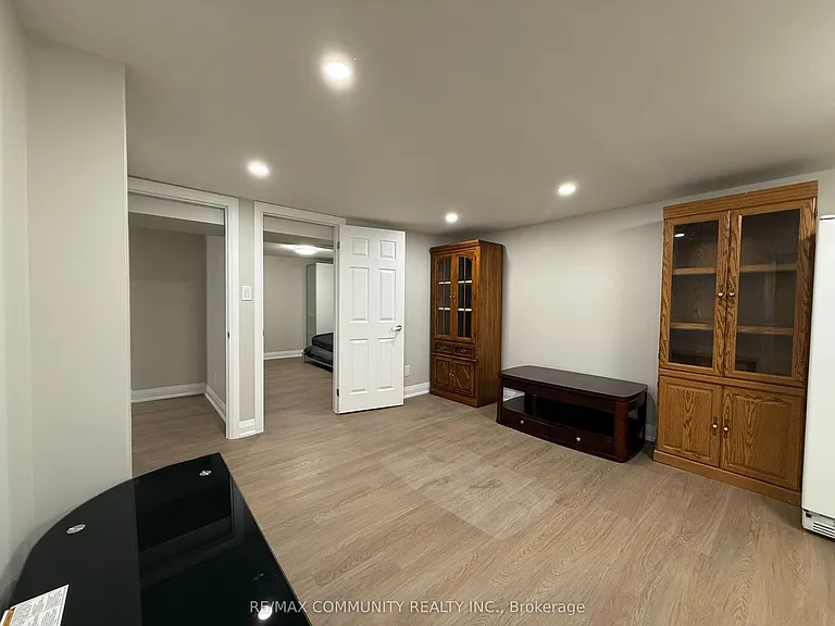 31 Friar Tuck Rd #LOWER — Photo 6