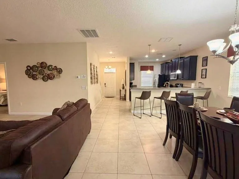 1423 Wexford Way — Photo 4
