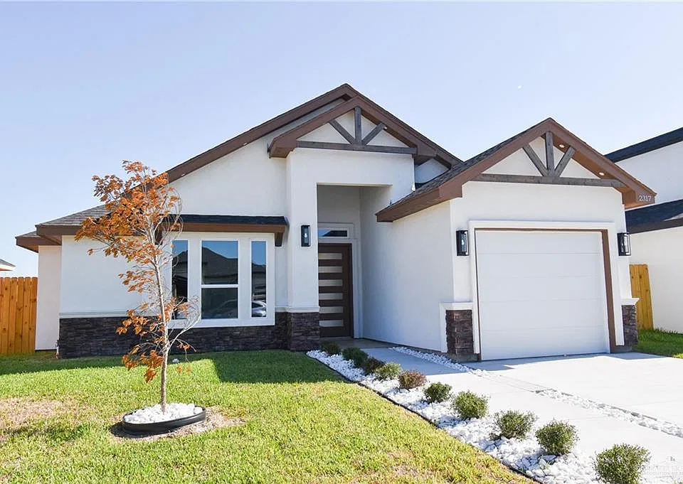 2317 E Tamarindo St