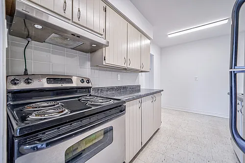 2000 Sheppard Ave W Photo 1