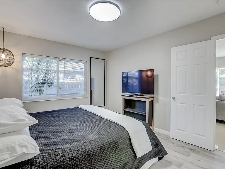 1005 NE 17th Ct — Photo 12