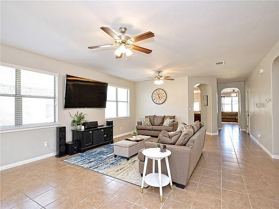 4th image of 2568 Saint James Pl