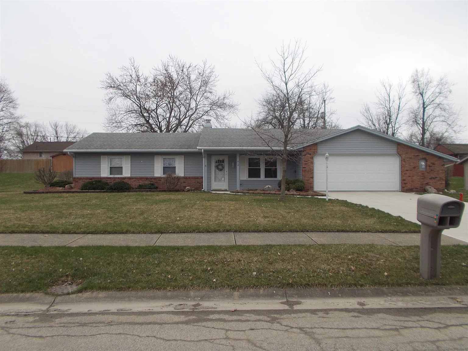 418 Eagle Ct photo 1