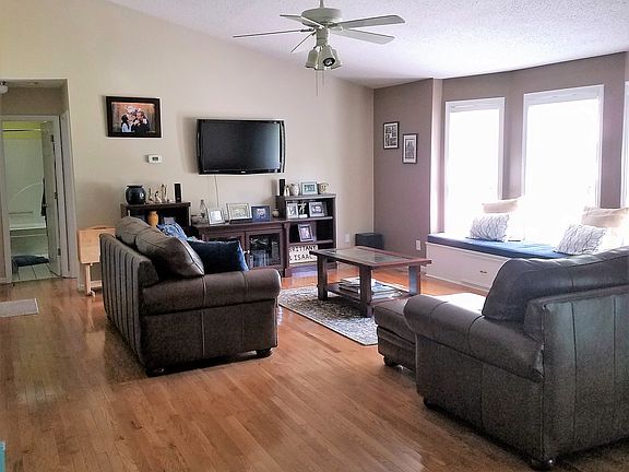 3rd image of 380 Pine Brook Pl