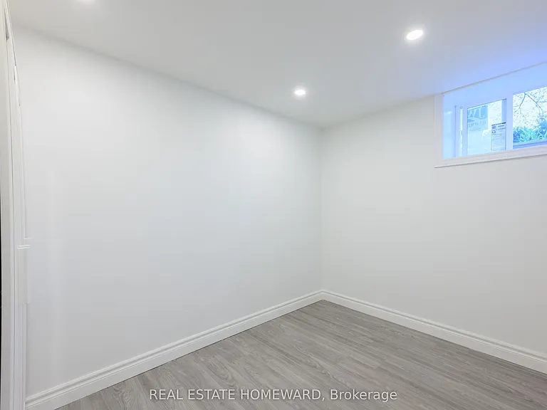 114 Old Sheppard Ave #LOWER — Photo 9