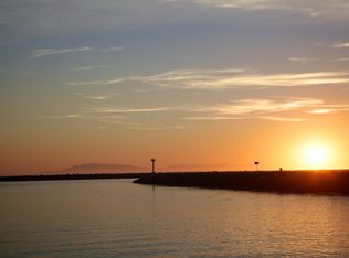 2901 Peninsula Rd, Oxnard, CA 93035