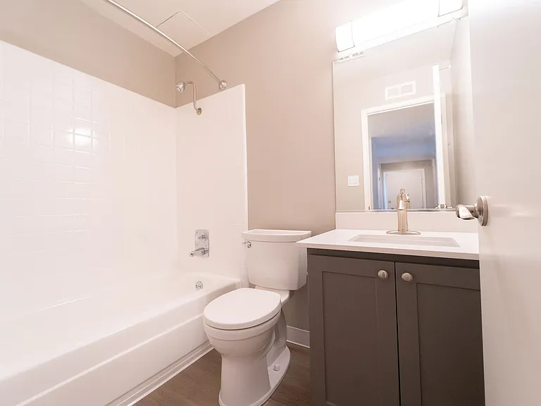 Mission Heights Apartments — Photo 24