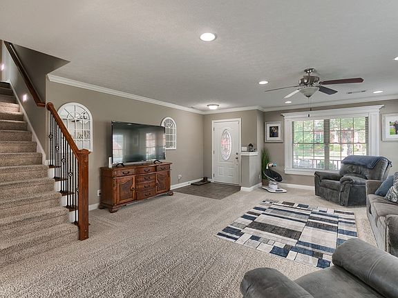 2nd image of 2630 Avenue Of The Park