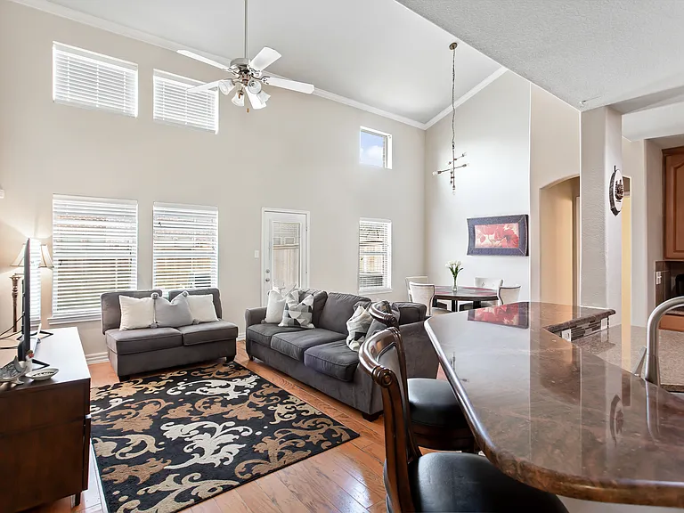 1173 Landon Ln — Photo 4
