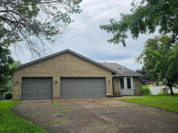 1199 Sunrise Dr, Woodbury, MN 55125