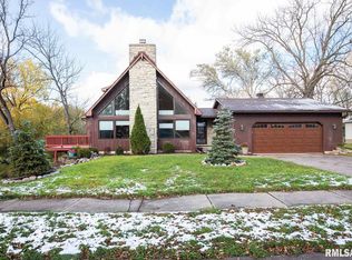 2910 Glenn St, Bettendorf, IA 52722